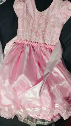Vestidos semi novos , bom também pra quem trabalha alugando