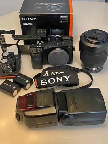Vendo Kit completo: Câmera Sony A6400 + Lente + Flash + acessórios