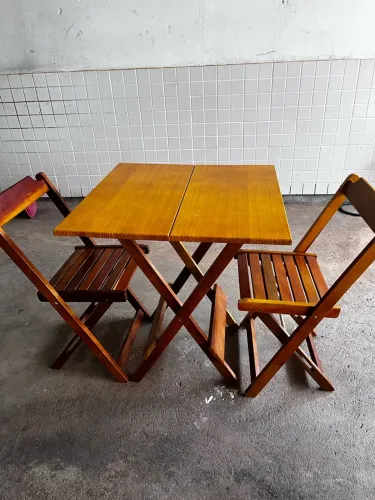 Conjunto de 5 mesas com 2 cadeiras cada