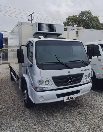 MB ACCELO 1016 ANO2016