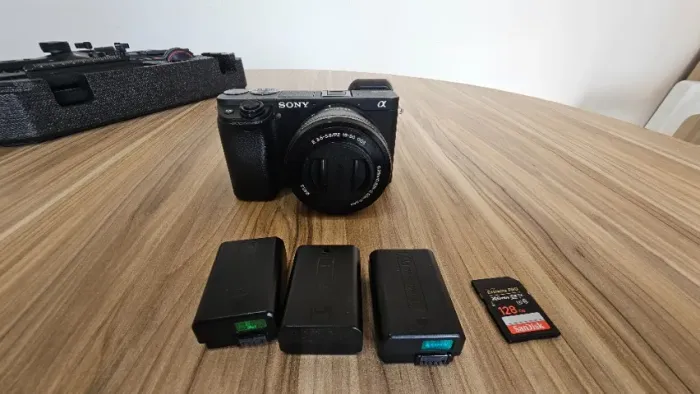 Câmera Sony a6400 +cage + 3 baterias e cartão 128 gb extreme pro e a lente do kit