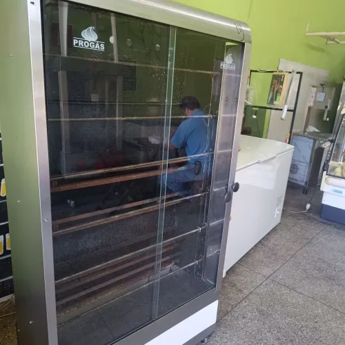 Vende-se máquina de frango assado