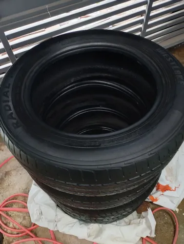 Vendo quatro pneus em bom estado medidas rodas 15 195x65   oportunidade 