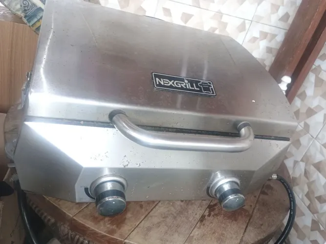 Vendo essa churrasqueira a gás 