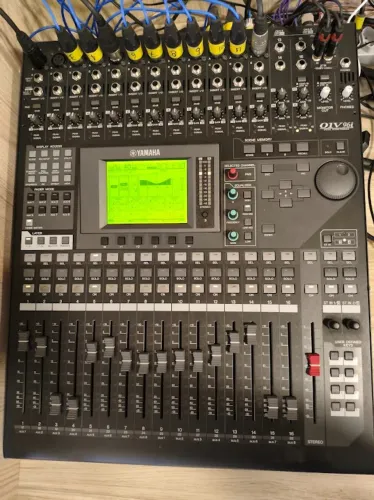 Mesa de som digital Yamaha 01V96i 16 canais - Expansão até 32