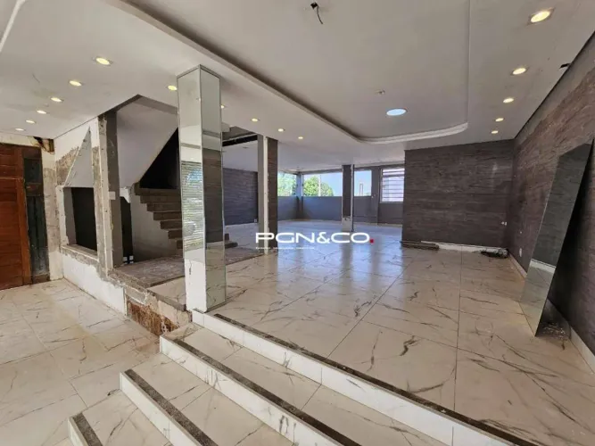 Casa comercial em região muito fluxo diário Av Joao Fiusa excelente localização da avenida