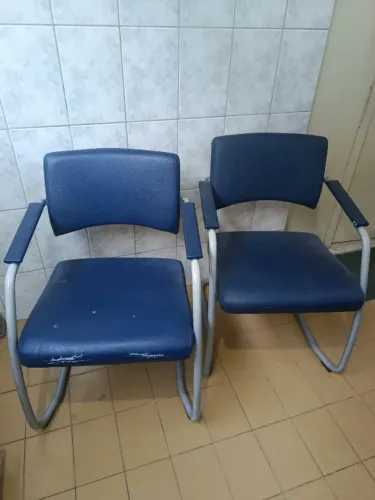 Vendo 2 Cadeiras fixas p escritório ou clinica em bom estado, oportunidade!