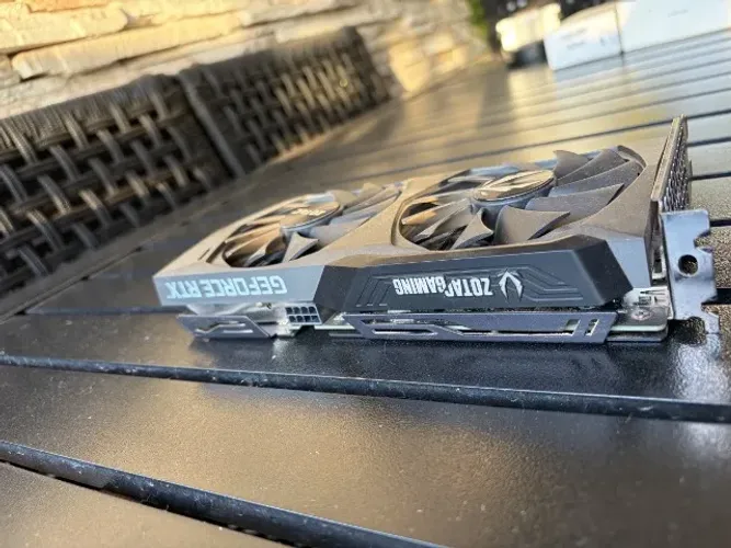 RTX 3060 Ti Zotac Twin Edge 8GB com caixa - uso pessoal