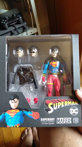 Mafex - Superboy (Lacrado)