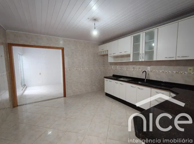 Casa semimobiliada, de 120m², com 3 Dormitórios, no bairro São João, em Itajaí/SC