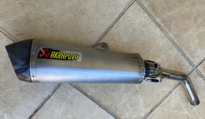 Escapamento Tiger 800 - akrapovic