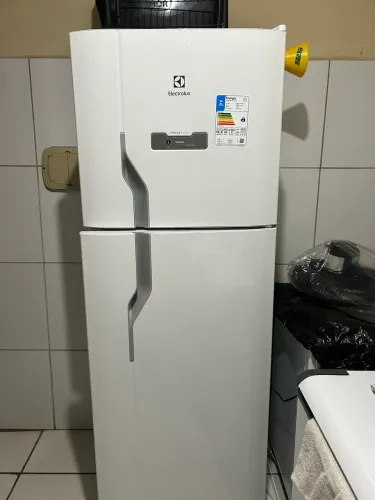 Geladeira Electrolux Frost Free 371L Turbo Congelamento Duplex
