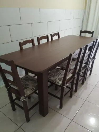 Mesa de madeira maciça 8 cadeiras