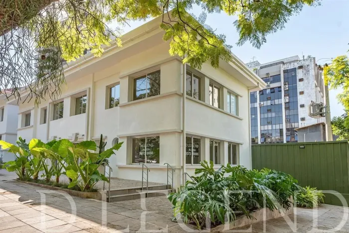 CONJUNTO DE LOJAS RESTAURADAS