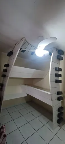? BELICHE EM FORMATO DE PIANO COM ESCRIVANINHA