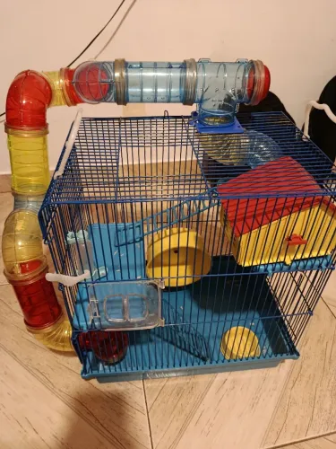 Gaiola pra hamster + feno + serragem!