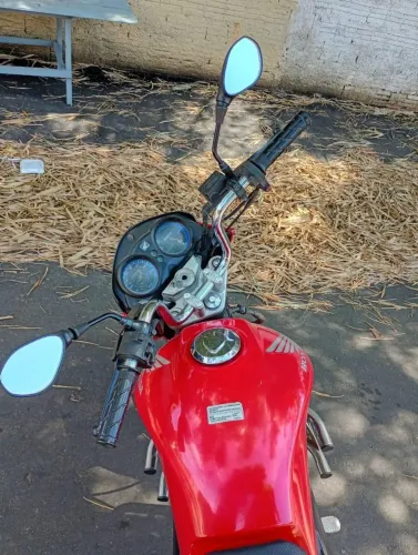 Moto titã