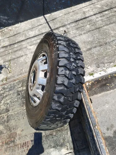 Rodas 17,5 de alumínio pra Iveco com pneus