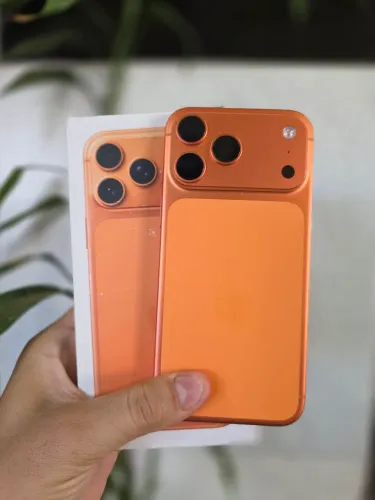 IPhone 17 Pro Max, 256GB, cor laranja, bateria 100%, 3 meses de uso, com acessórios.