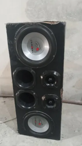 Caixa de som automotivo