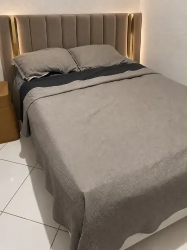 Cama + Colchão Itália usado 1 ano por apenas 1.100