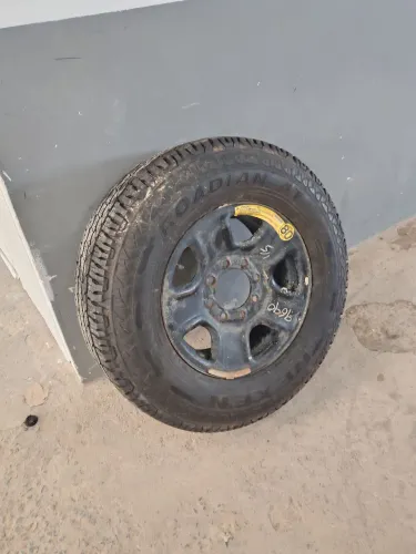 Pneu, roda e reboque da RAM 3500