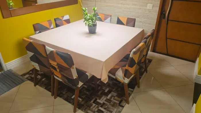 Mesa de vidro com 8 cadeiras 1.40 x 1.40