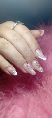 Alongamentos de Unhas ?