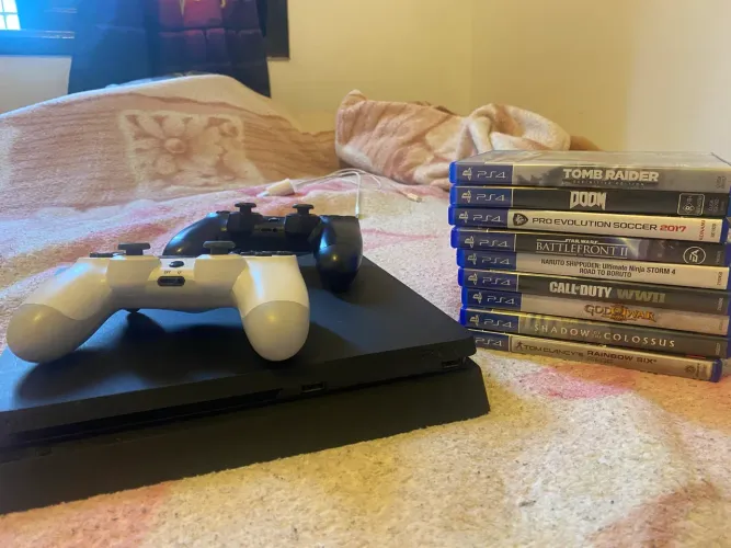 Ps4 slim com 2 controles e 9 jogos em cd