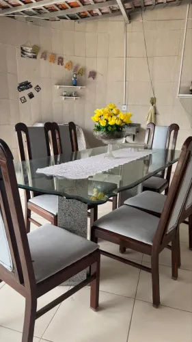 ? MESA DE JANTAR COM 6 CADEIRAS À VENDA