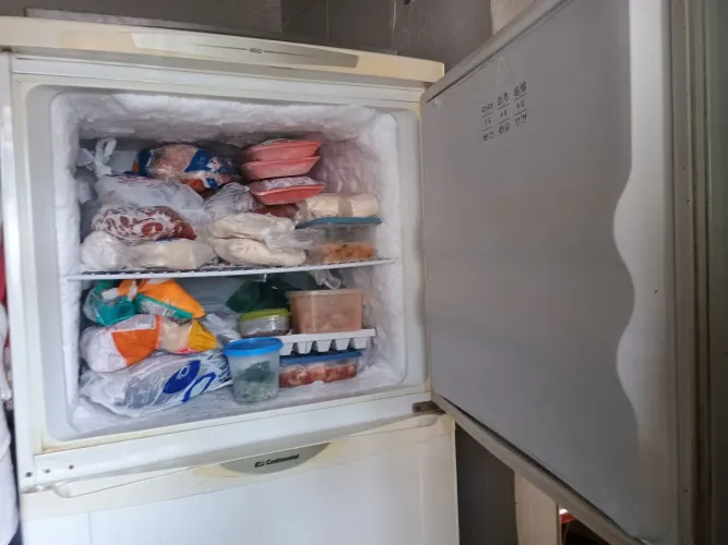 Vendo geladeira. Continental 460L 700 reais