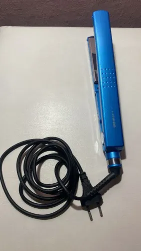 Vendo prancha de Titanium.