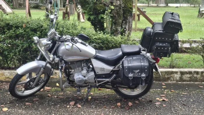 Vendo Moto Dafra Kansas c/ Alforjes