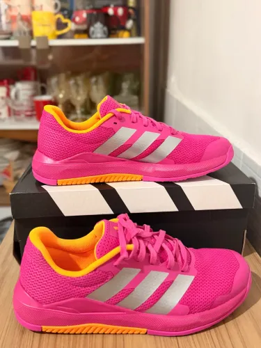 Tênis esportivo 