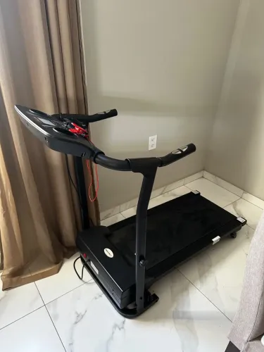 Esteira Elétrica Evolux Sky Branca 110kg Monitor Cor Preto