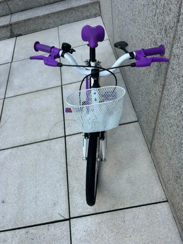 Bicicleta usada 03 vezes, linda!