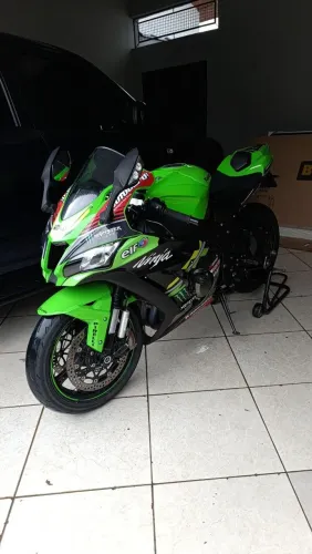 Zx10R 2019 com 10.008 km sem detalhes na moto .