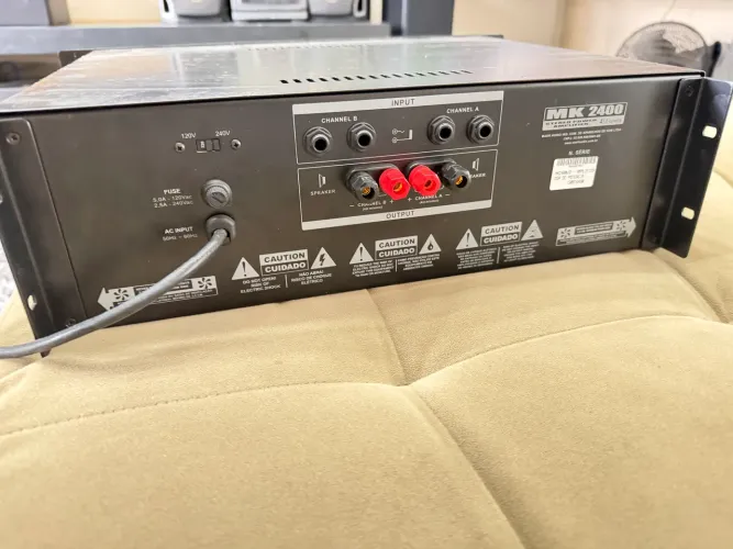 Amplificador de Potência Mark Audio MK 2400 (4?) - Impecável / Pouco Uso