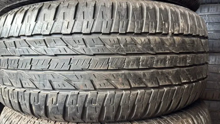 Pneu 285/60/18 Yokohama 85 % vida útil