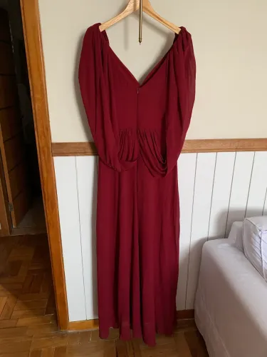 Vestido de festa cor vinho