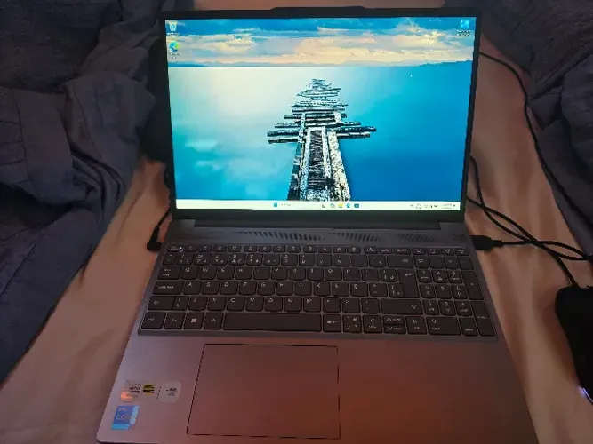 Lenovo IdeaPad Slim 3i (15.3" Intel) - i5-13420H | 512 GB SSD | 8 GB DDR5-4.800MT/s