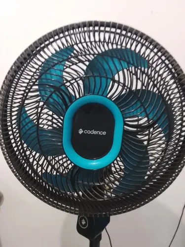 Ventilador Cadence semi-novo por apenas R$ 150,00.