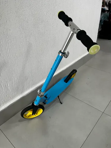 Patinete azul