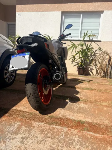 Moto FZ25