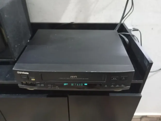Vídeo cassete Gradiente estéreo não tem controle
