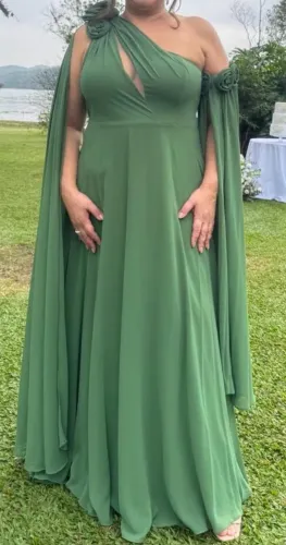 Vestido Madrinha Verde Oliva Plus