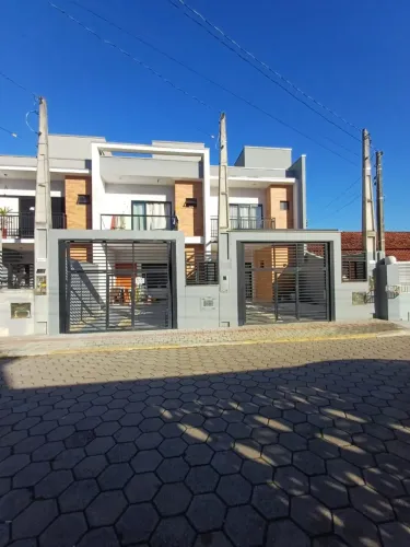 Sobrado Alto Padrão no Itacolomi bal Piçarras SC 2 quadras da praia direito com o