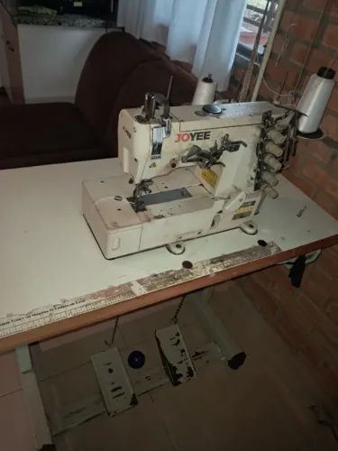 Maquina de costura galoneira