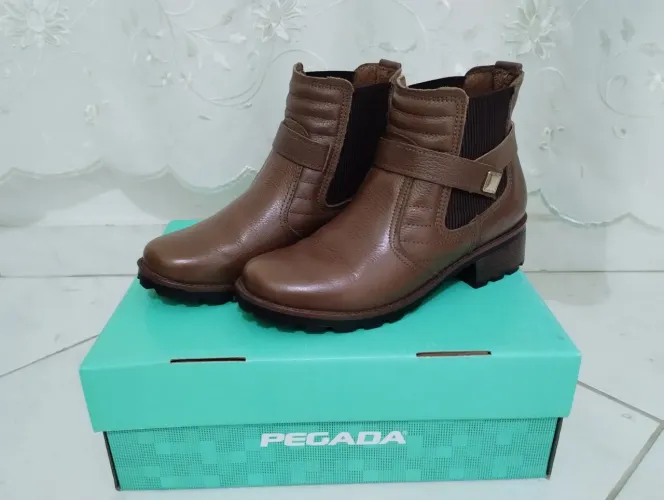Bota Coturno Pegada 100% couro Feminina n° 36 