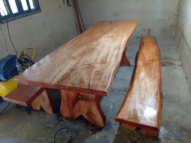 Mesa de madeira cedro rosa 